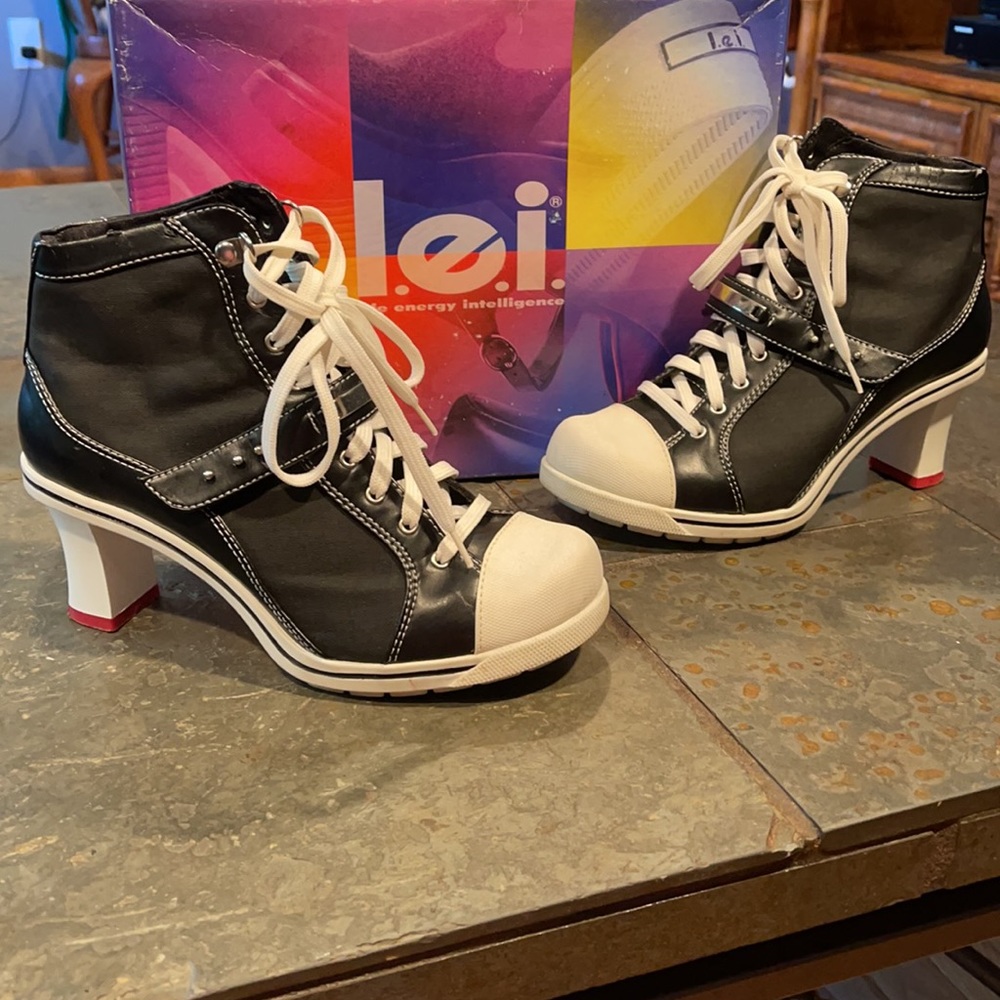 l.e.i Cristy Black Paris Heels Size 8